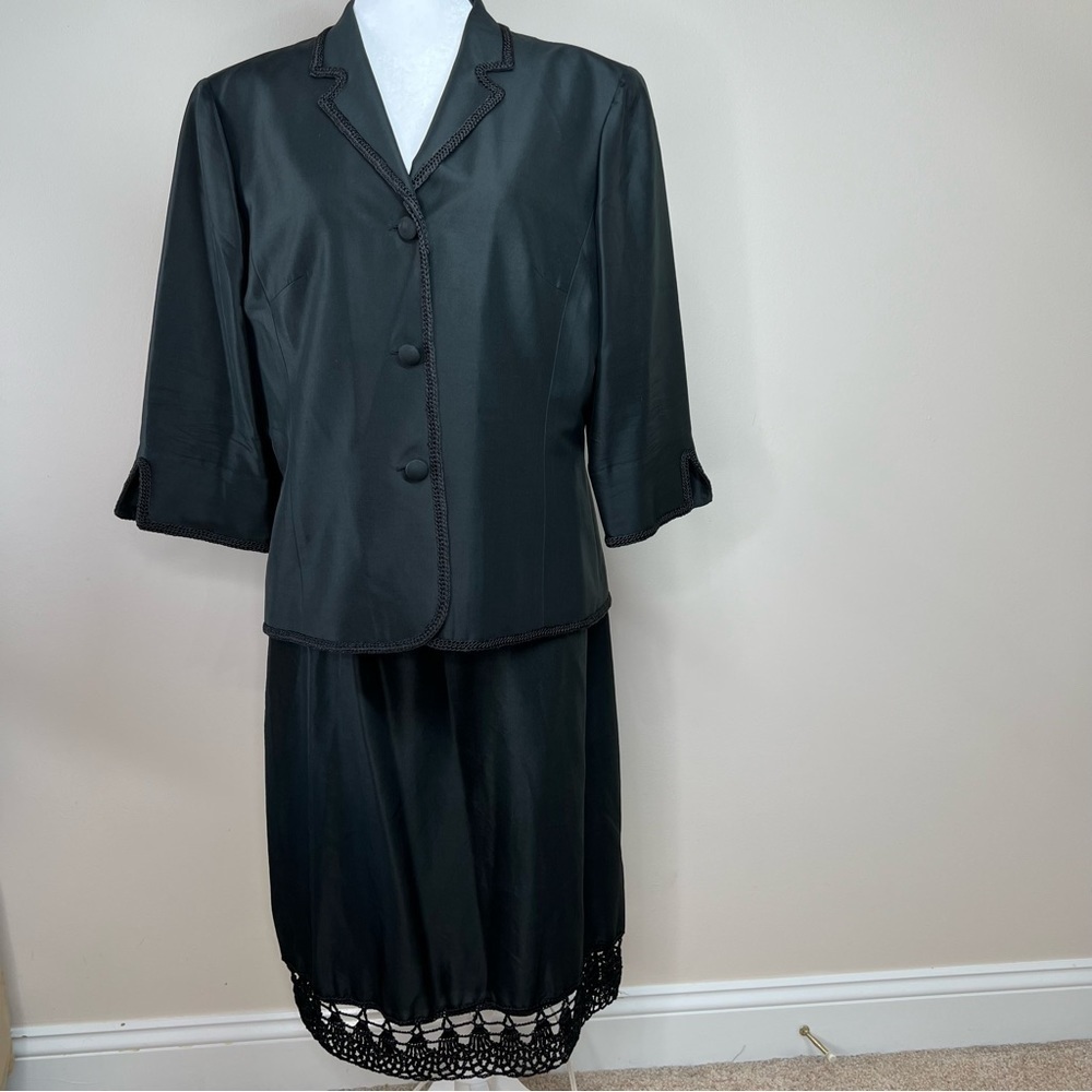 Adrianna Papell 100% Silk Woman’s blazer and skirt set.
